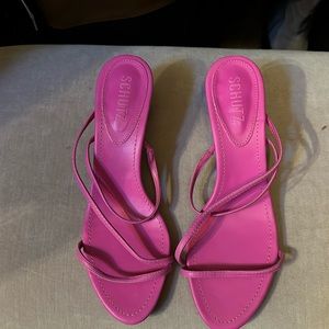 New without box Women’s size 8 Schutz kitten heel shoes